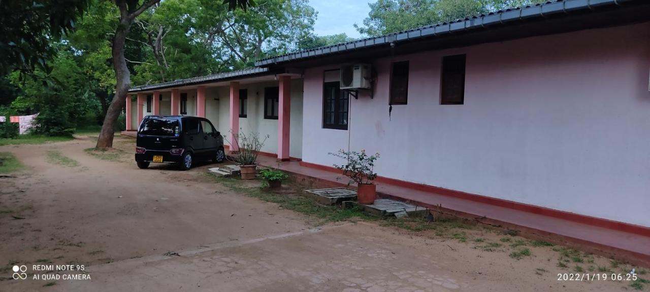 Isuruma Rest Kataragama Exterior foto