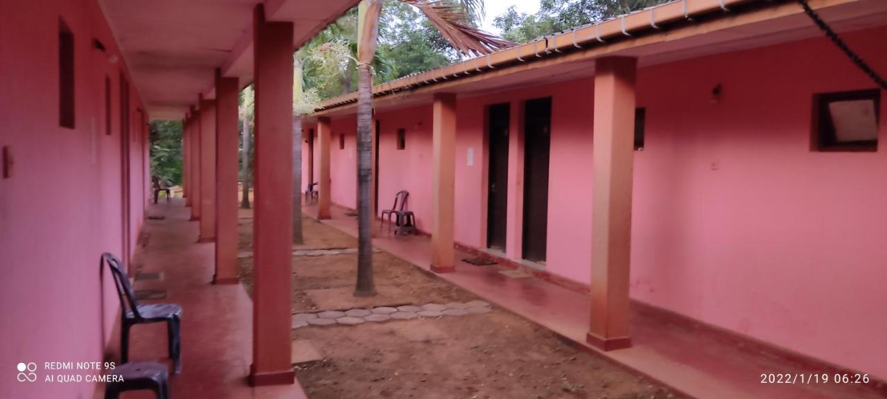 Isuruma Rest Kataragama Exterior foto